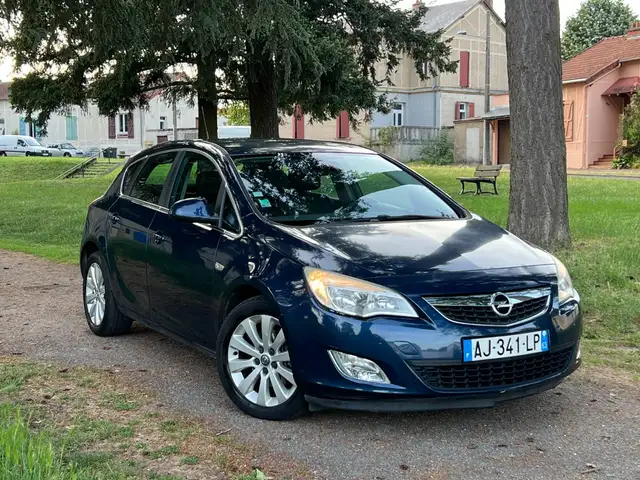 Opel Astra view 5