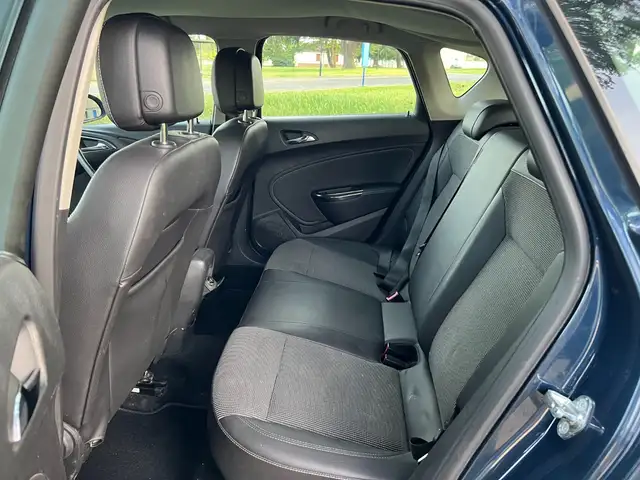 Opel Astra view 4
