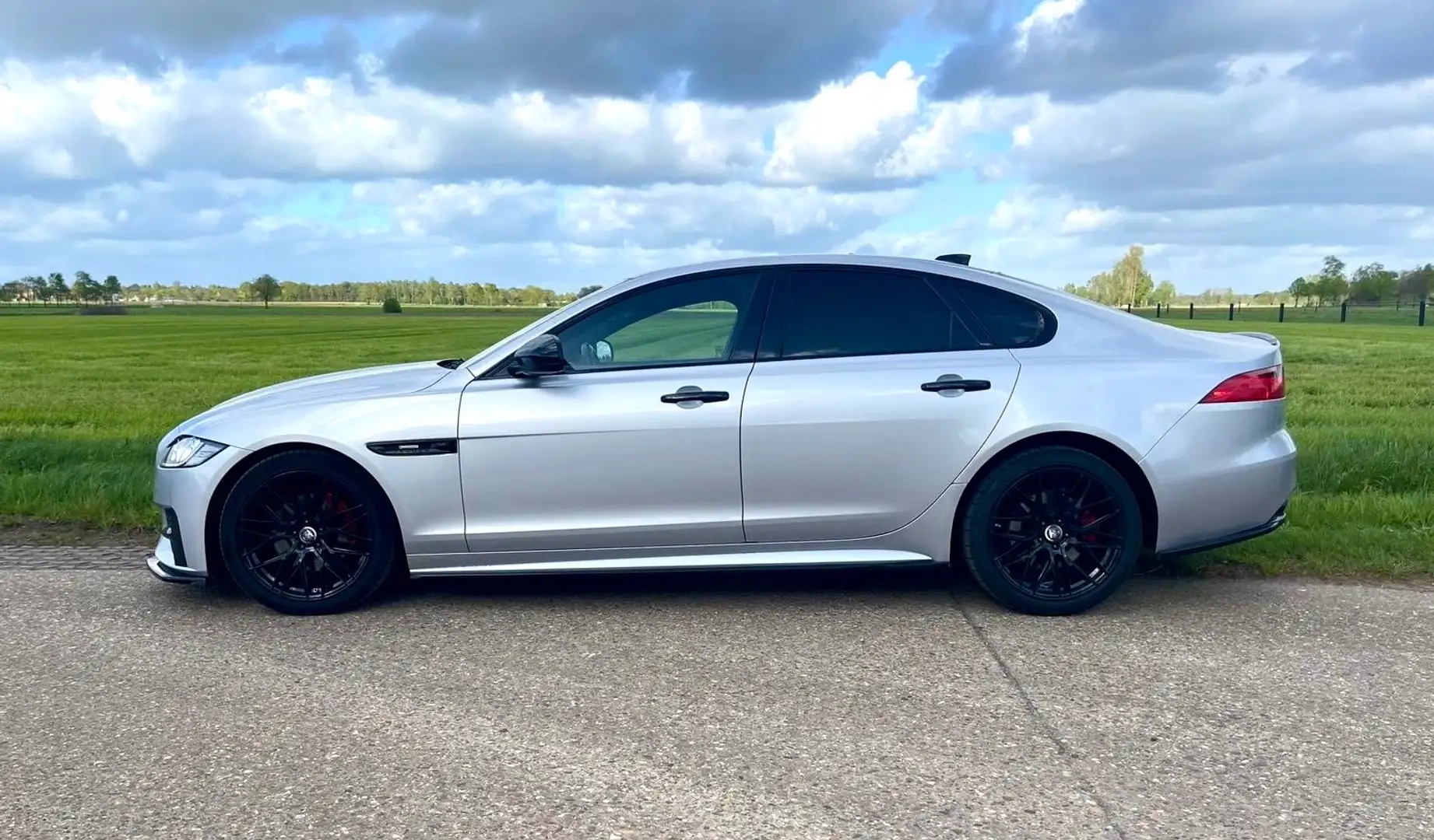 Jaguar XF XF 20d Aut. R-Sport Zilver - 2