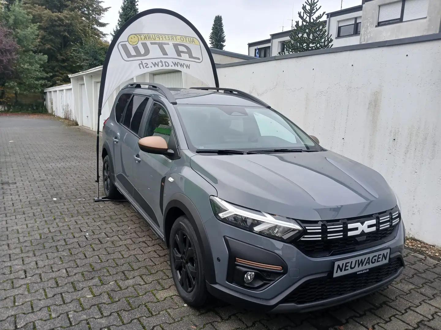 Dacia Jogger TCe110 Extreme 7. Sitze Navi, Kamera, Sitzheizung Grau - 2