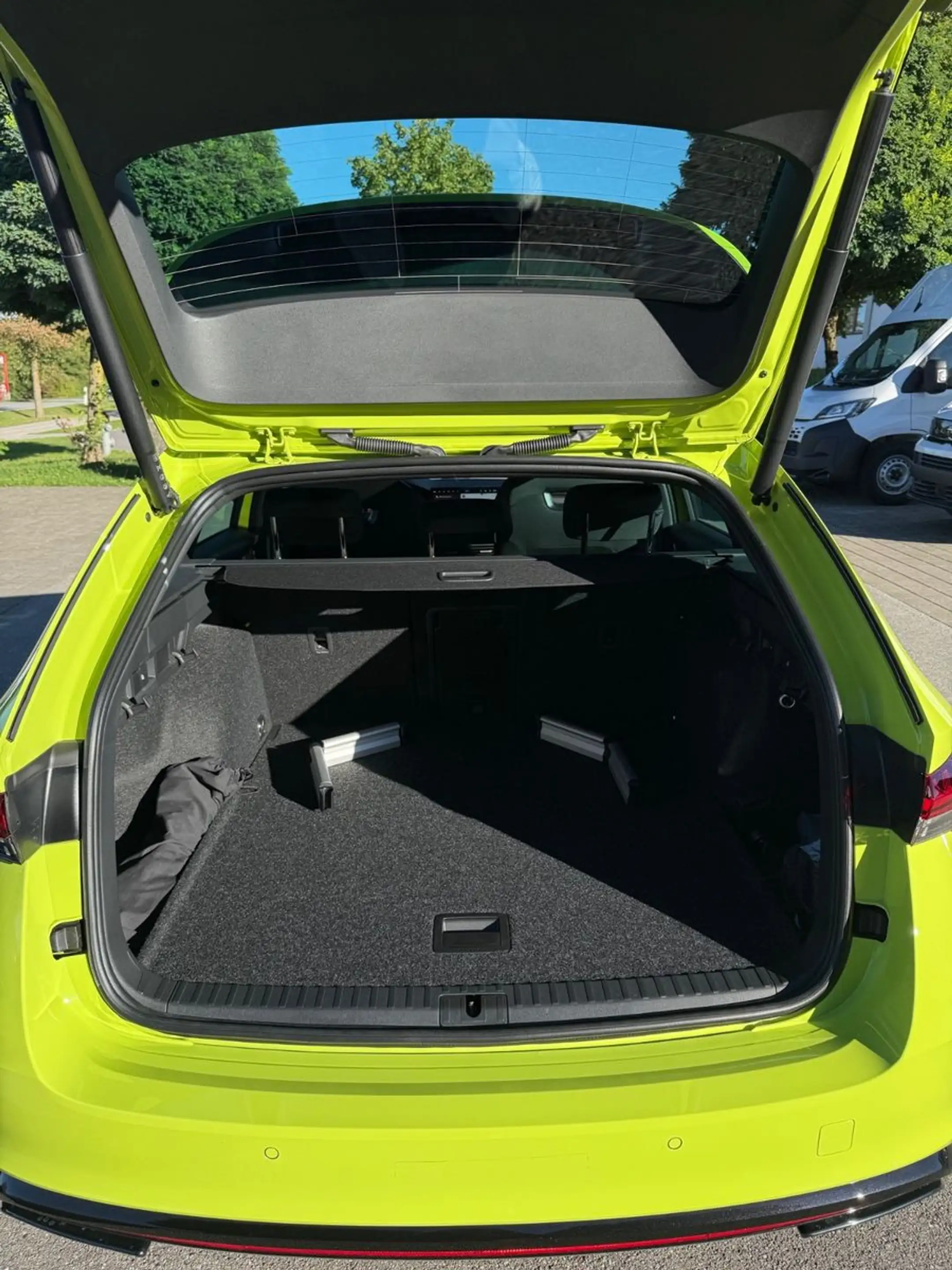 Skoda Octavia Combi 2.0 TSI RS *AHK*CANTON*HUD*360°* — photo 8