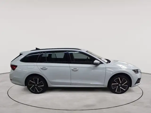 Skoda Octavia view 3