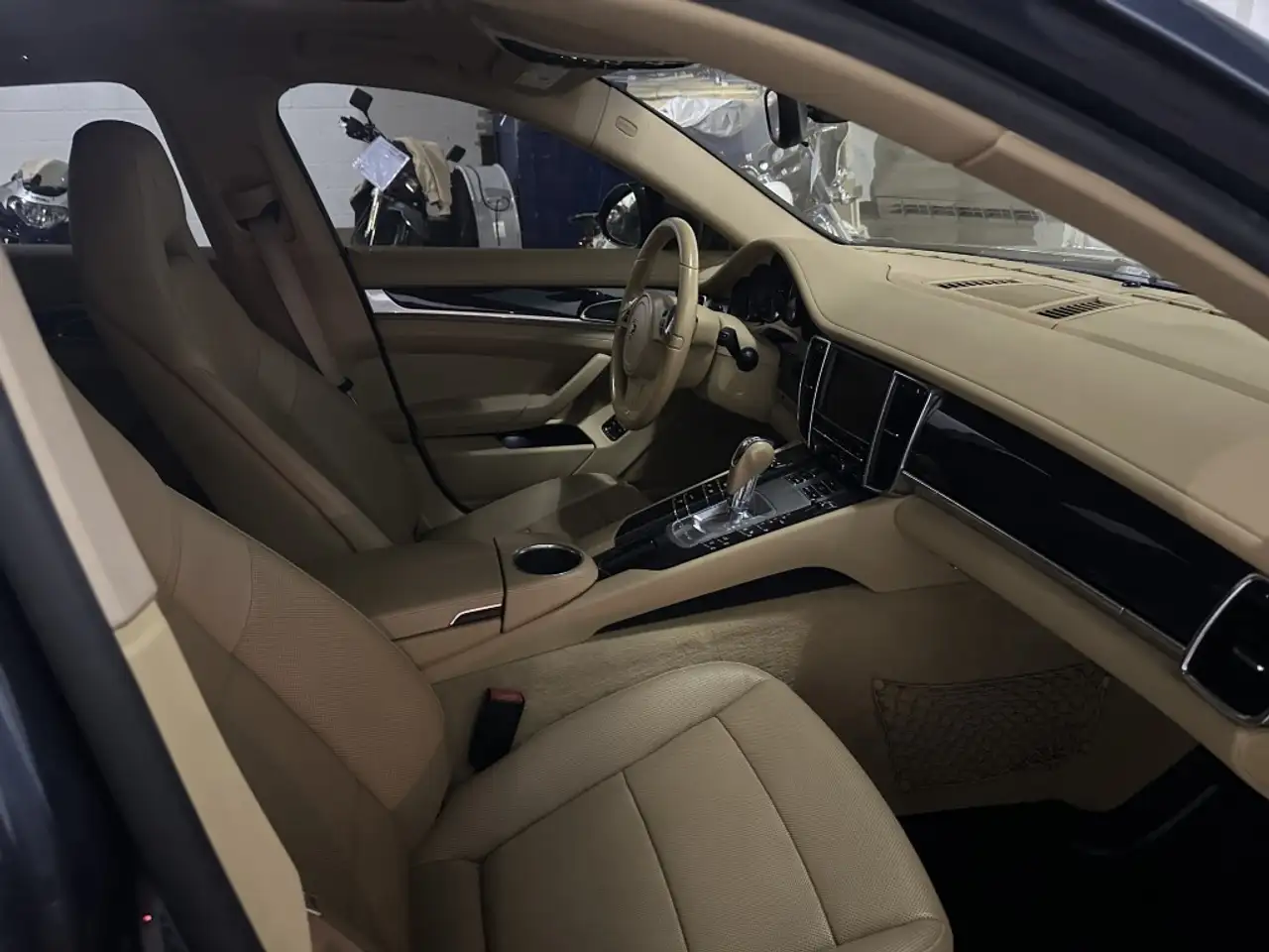 Porsche Panamera снимка Porsche Panamera