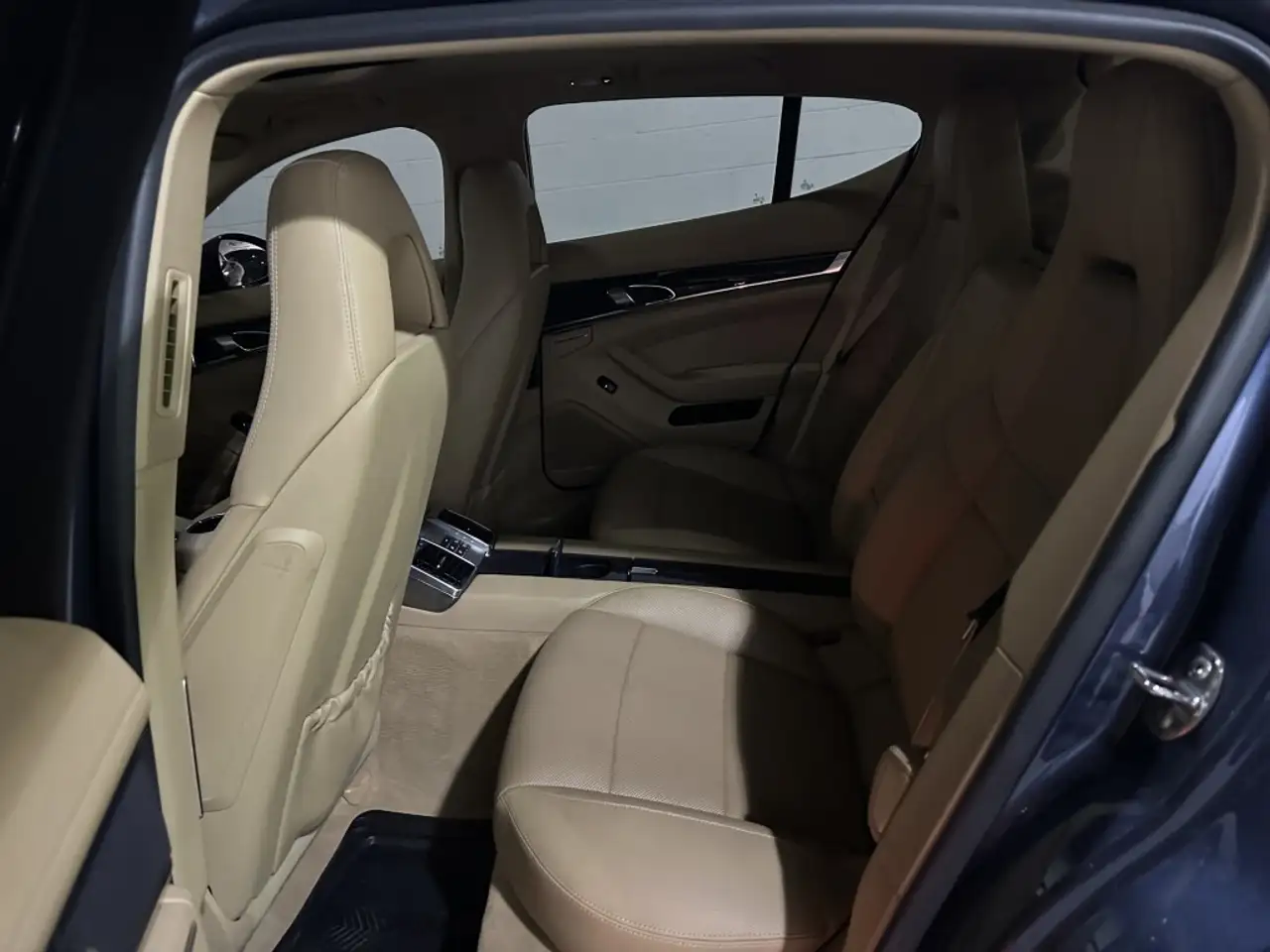 Porsche Panamera снимка Porsche Panamera