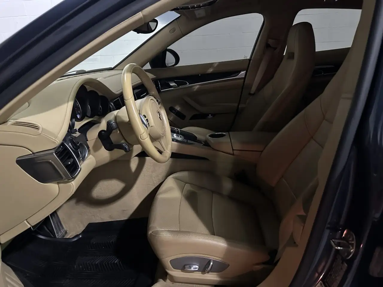 Porsche Panamera снимка Porsche Panamera