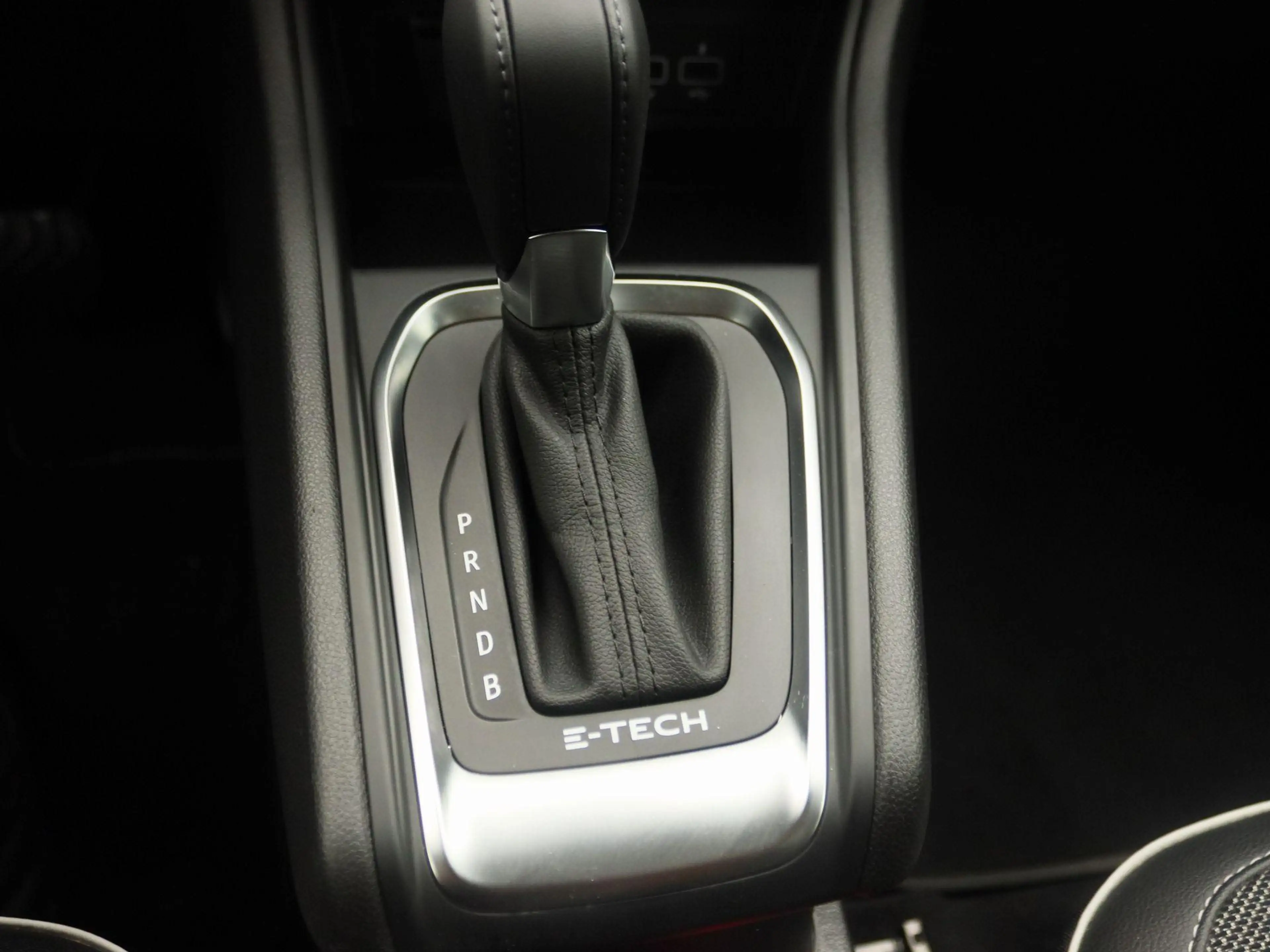 Renault Captur E-Tech full hybrid 145 Techno | Easy link navigati — photo 11