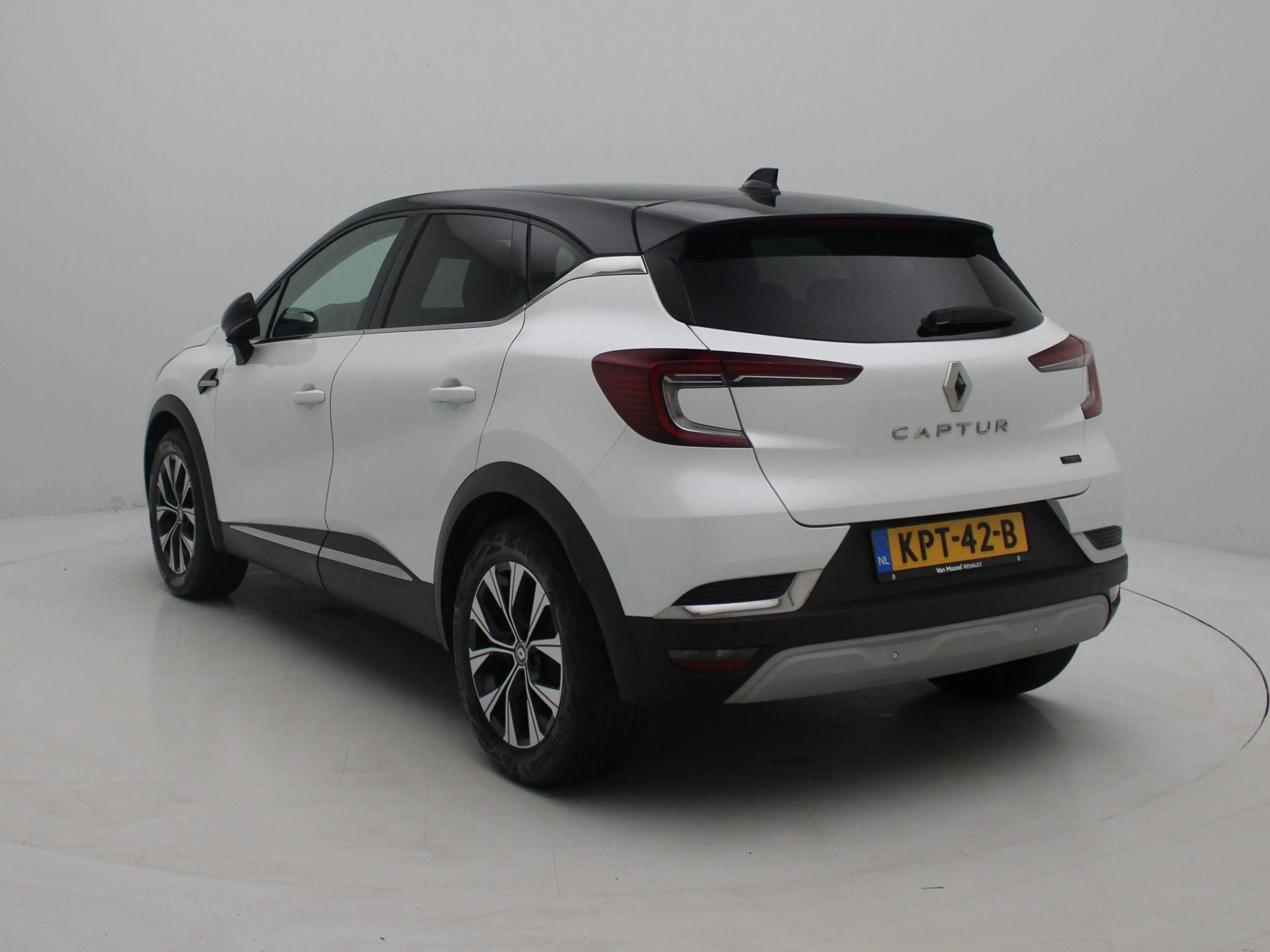 Renault Captur E-Tech full hybrid 145 Techno | Easy link navigati — photo 2