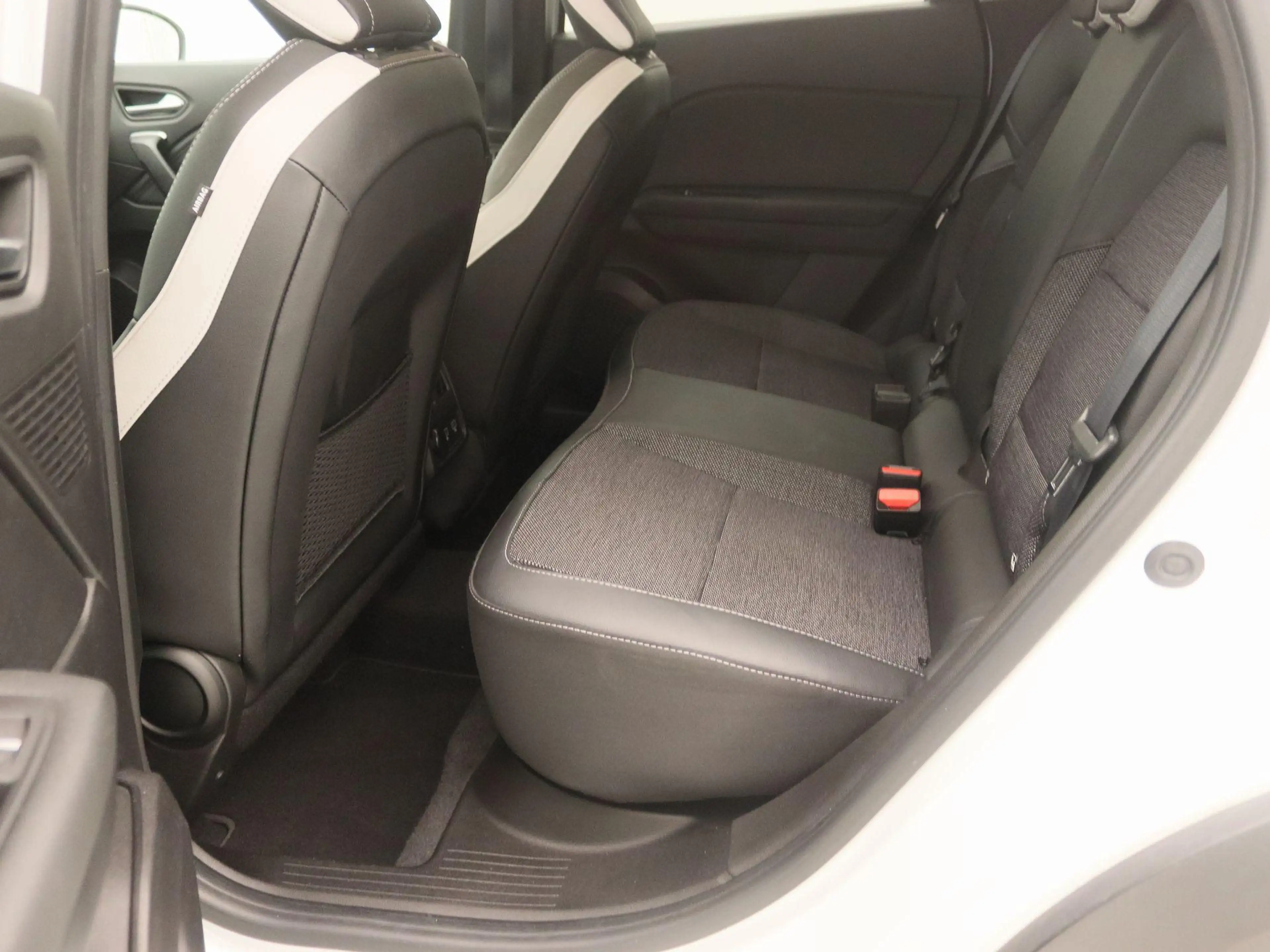 Renault Captur E-Tech full hybrid 145 Techno | Easy link navigati — photo 13