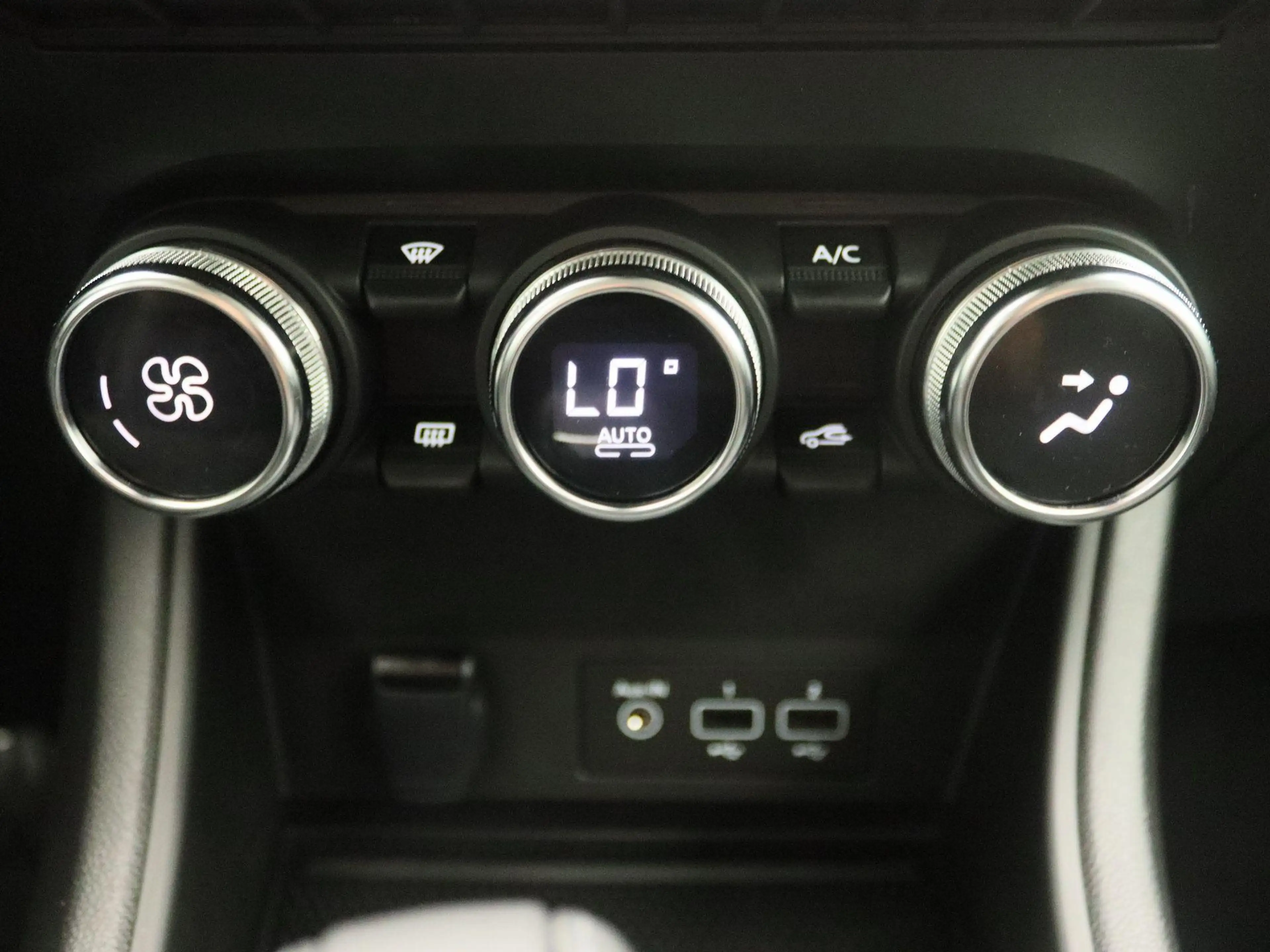 Renault Captur E-Tech full hybrid 145 Techno | Easy link navigati — photo 10