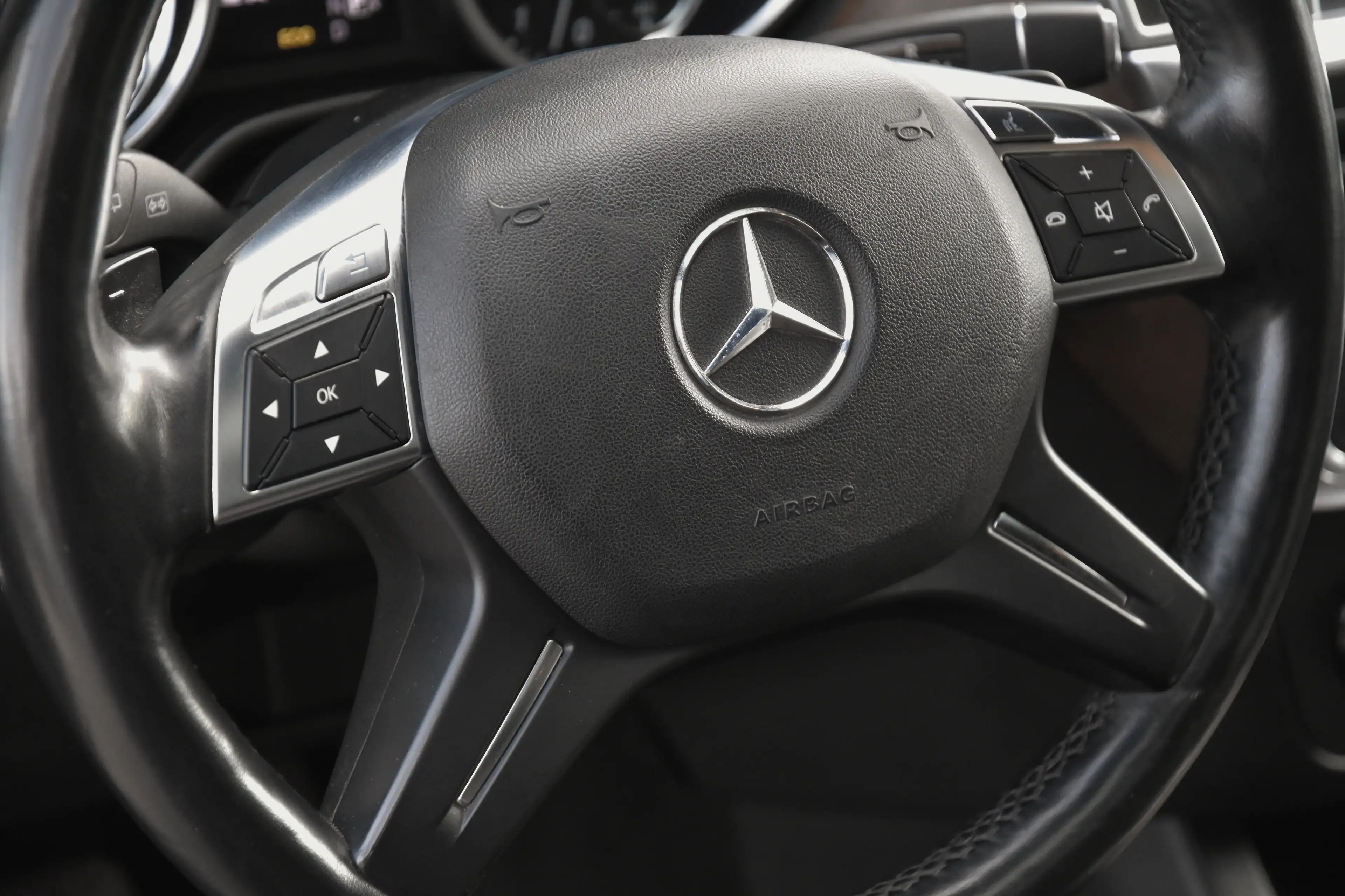 Mercedes-Benz GL 500 4-MATIC — photo 11