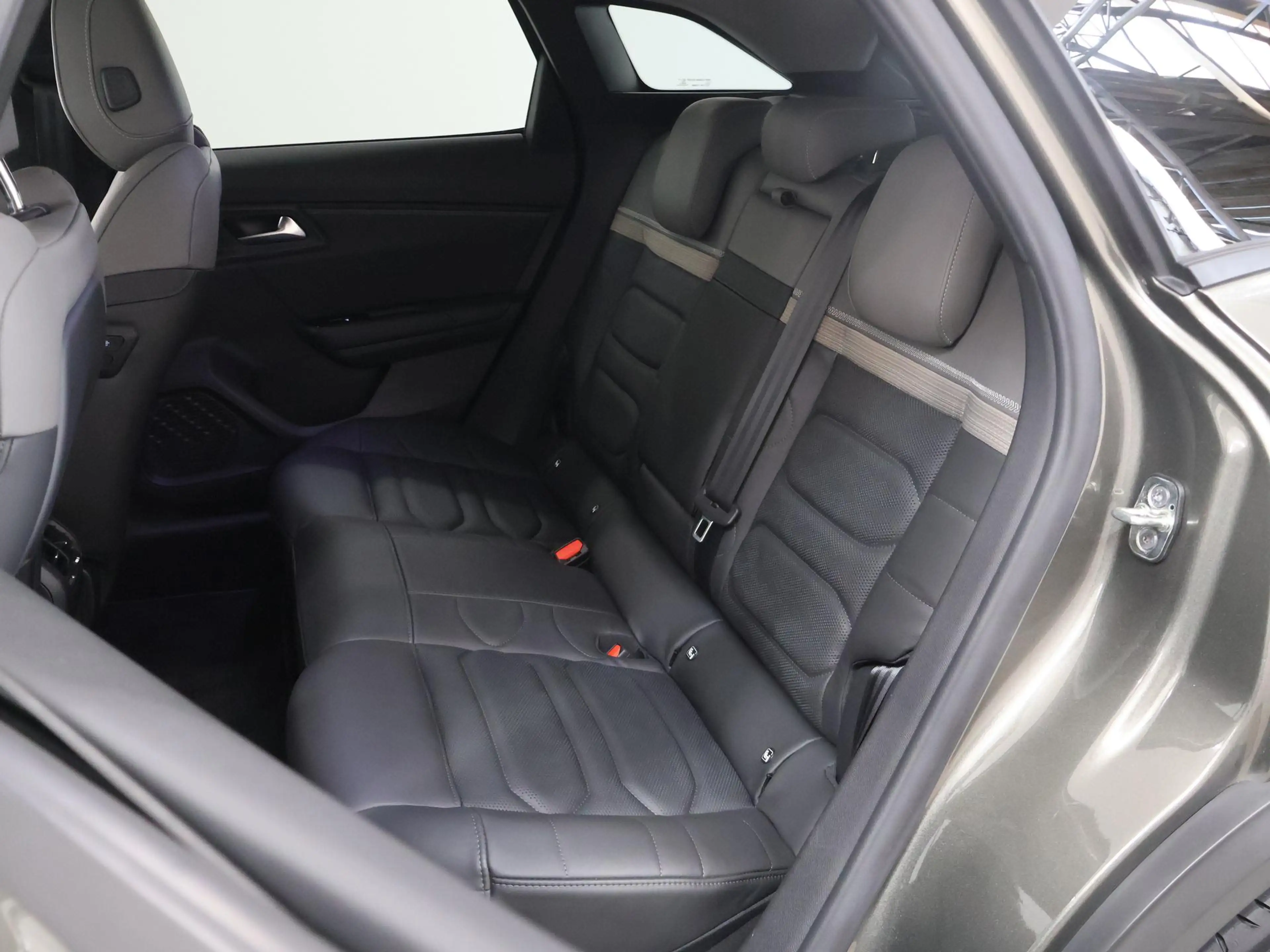 Citroen C5 X 1.6 Plug-in Hybrid 225 Shine | Trekhaak | Panorama — photo 12