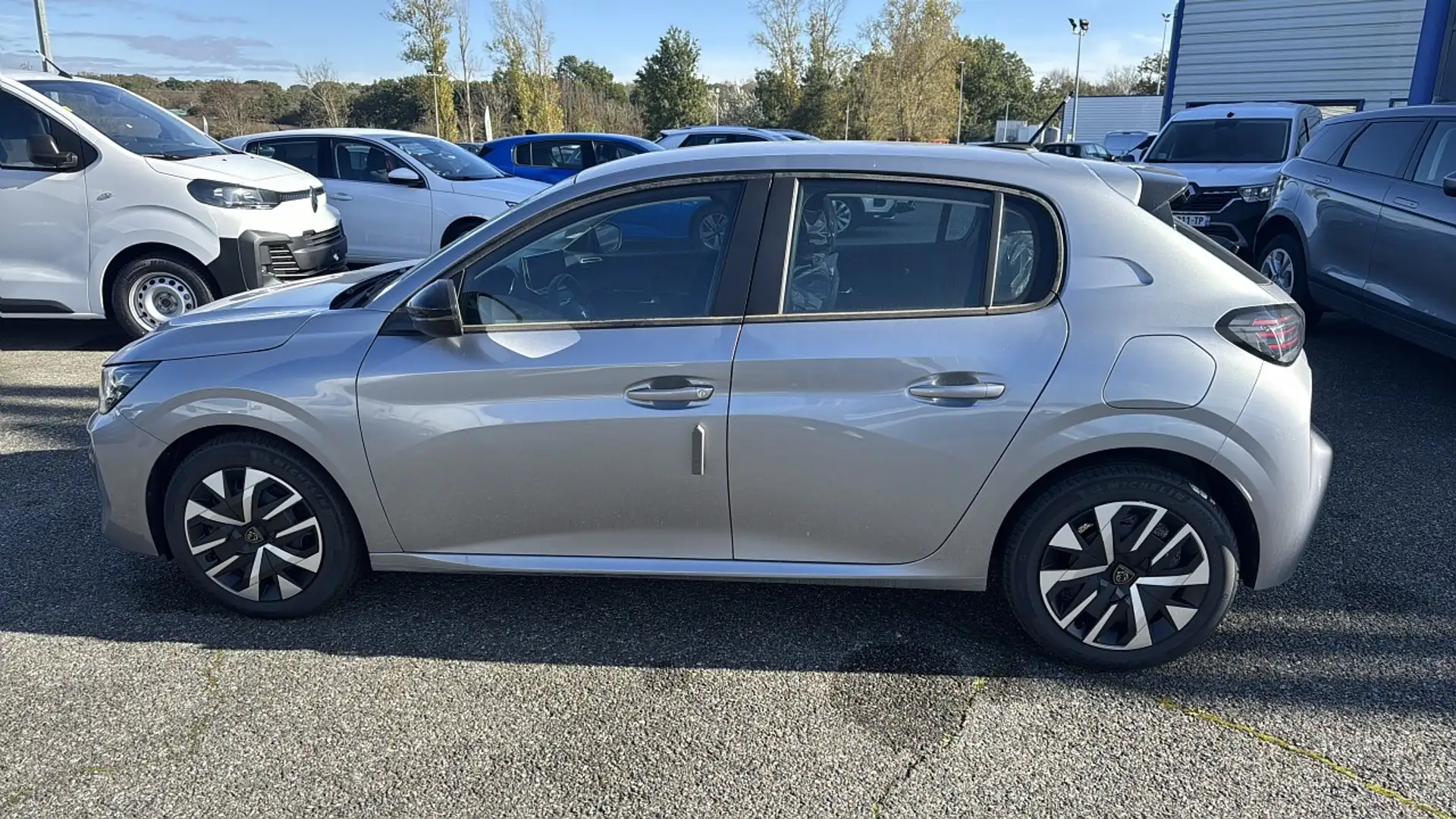 Peugeot 208 1.2 PURETECH 75CH S\u0026S ACTIVE Gris - 1