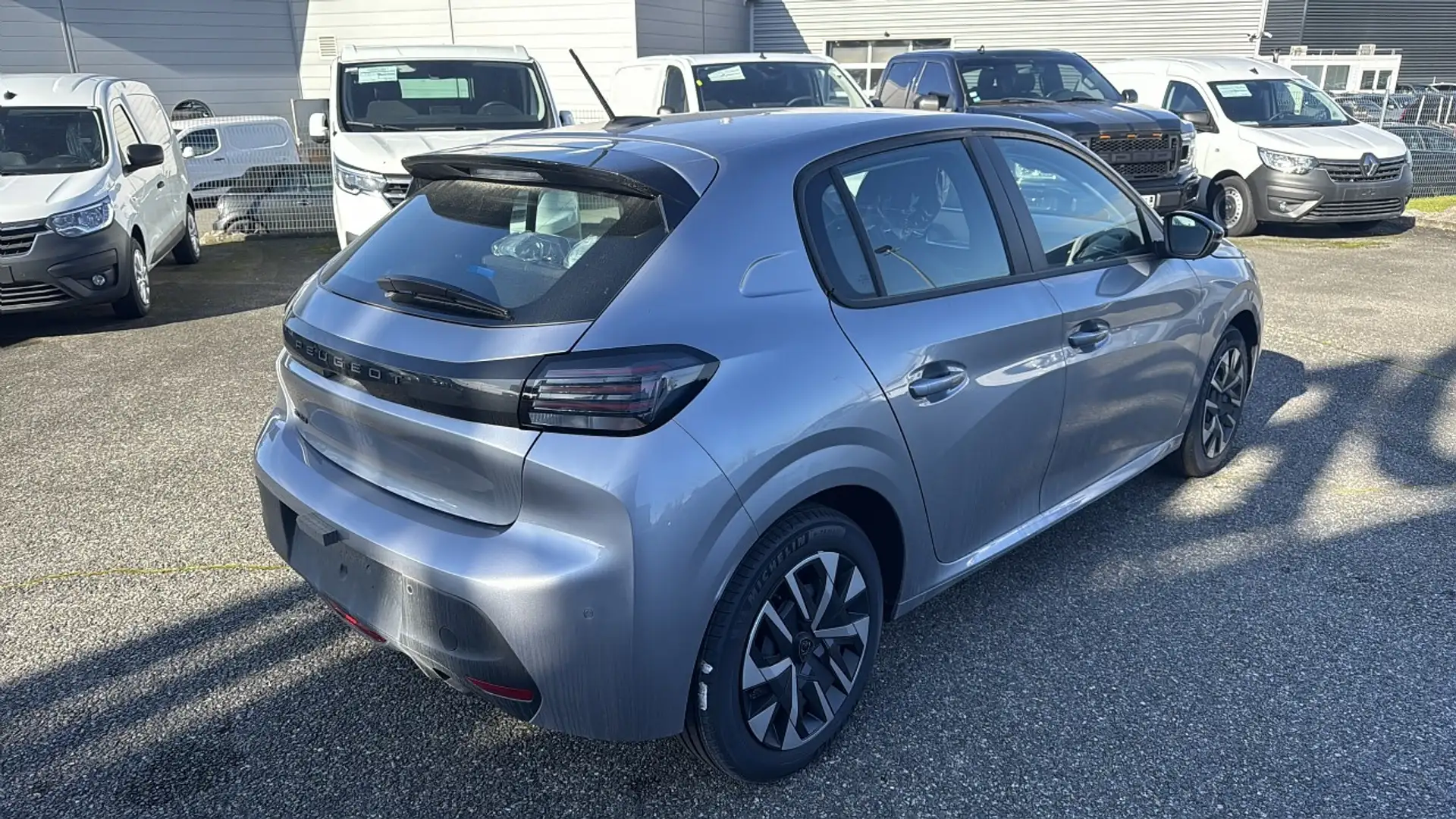 Peugeot 208 1.2 PURETECH 75CH S\u0026S ACTIVE Gris - 2