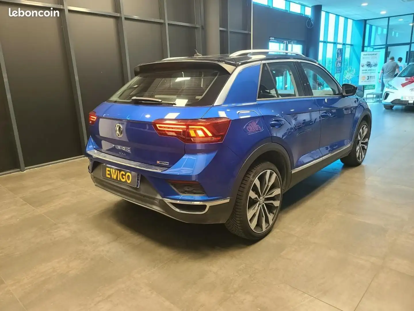 Volkswagen T-Roc 2.0 TDI 150 CARAT 4MOTION DSG7 Bleu - 2