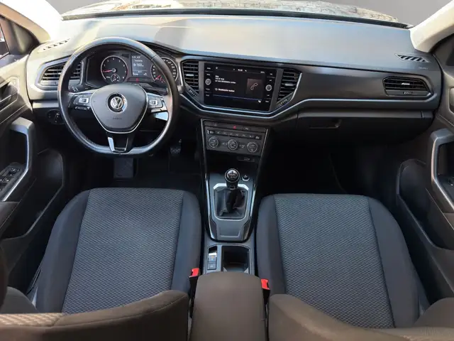Volkswagen T-Roc view 11