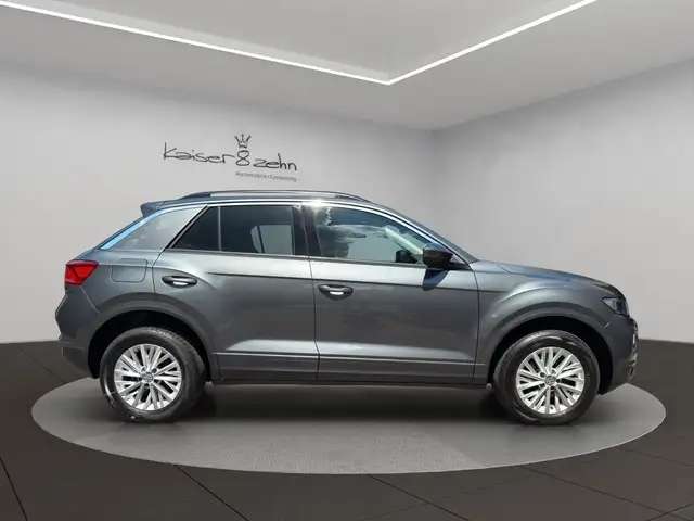 Volkswagen T-Roc view 5