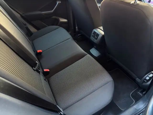 Volkswagen T-Roc view 14