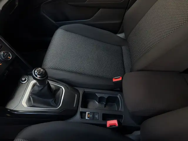 Volkswagen T-Roc view 29