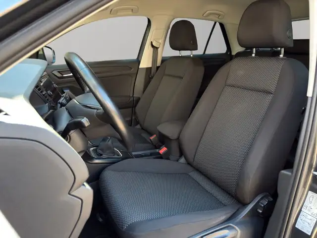 Volkswagen T-Roc view 13