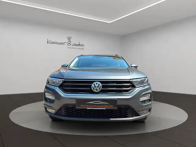 Volkswagen T-Roc view 4