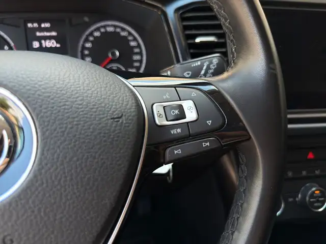Volkswagen T-Roc view 20