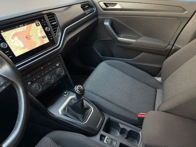 Volkswagen T-Roc view 24
