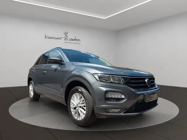 Volkswagen T-Roc view 3