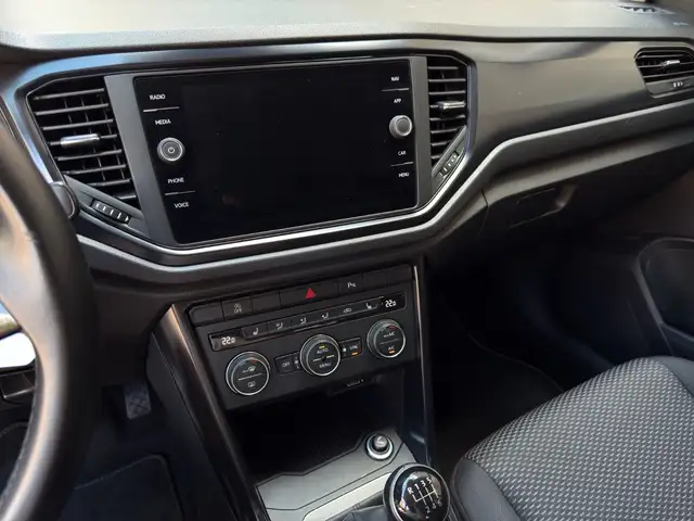 Volkswagen T-Roc view 25