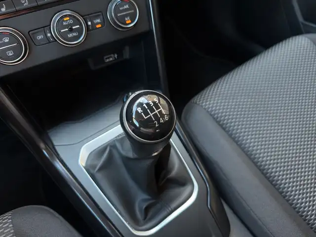 Volkswagen T-Roc view 30