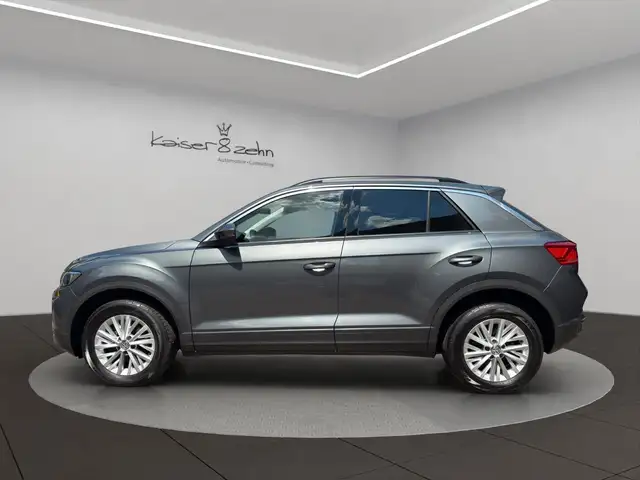 Volkswagen T-Roc view 2