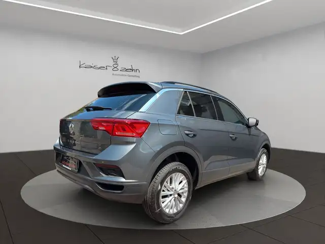 Volkswagen T-Roc view 8