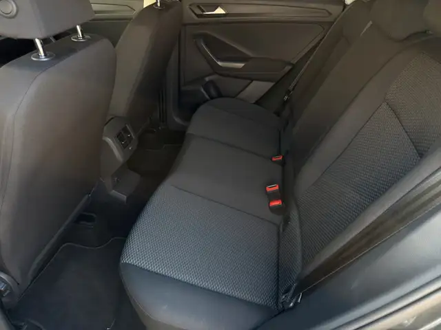 Volkswagen T-Roc view 16
