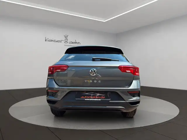 Volkswagen T-Roc view 7