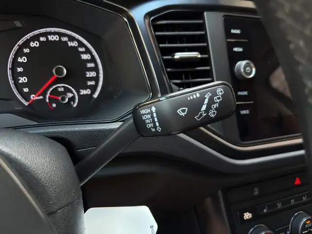 Volkswagen T-Roc view 22