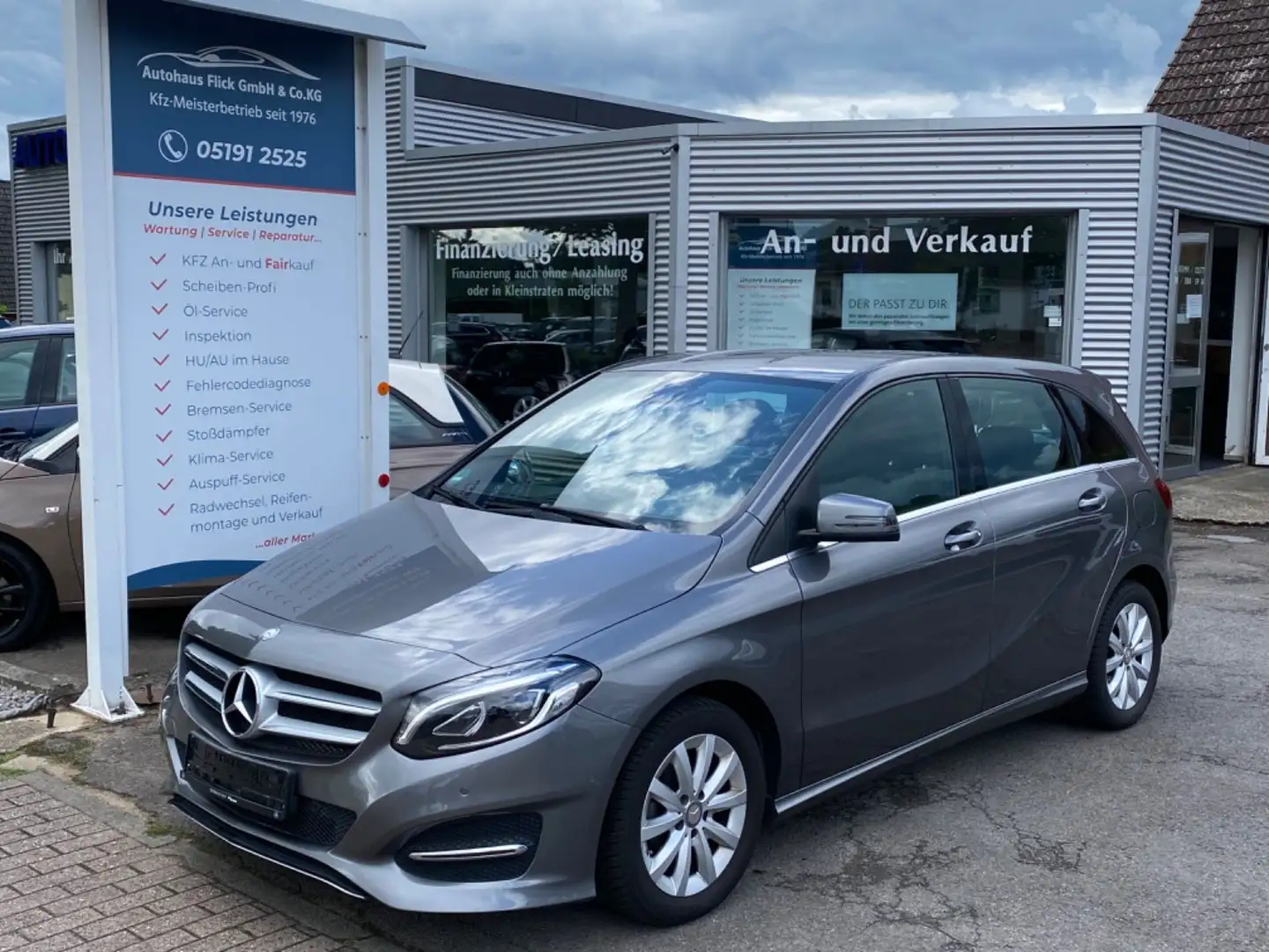 Mercedes-Benz B 180 CDI/Leder/Navi/LED/AHK/Tempomat/Sitzheizu. Šedá - 1