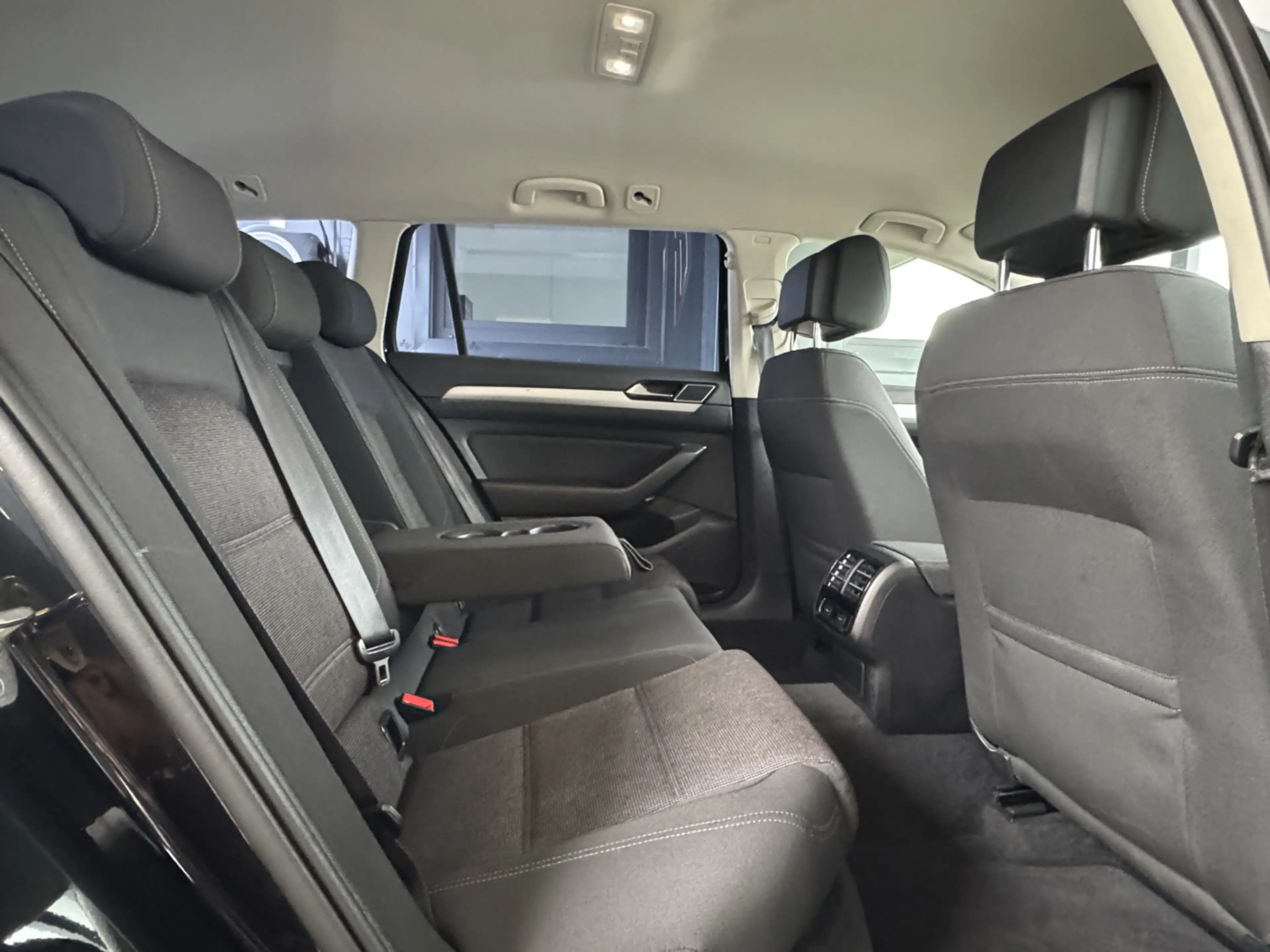 Volkswagen Passat Passat 2.0 TDI DSG,ACC,TEMP,NAVI,AHK — photo 8