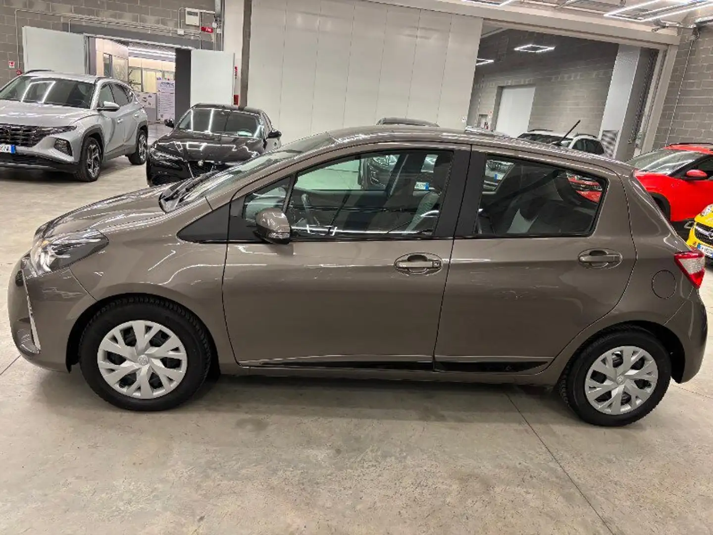 Toyota Yaris Yaris 1.0 5 porte Active Brun - 2