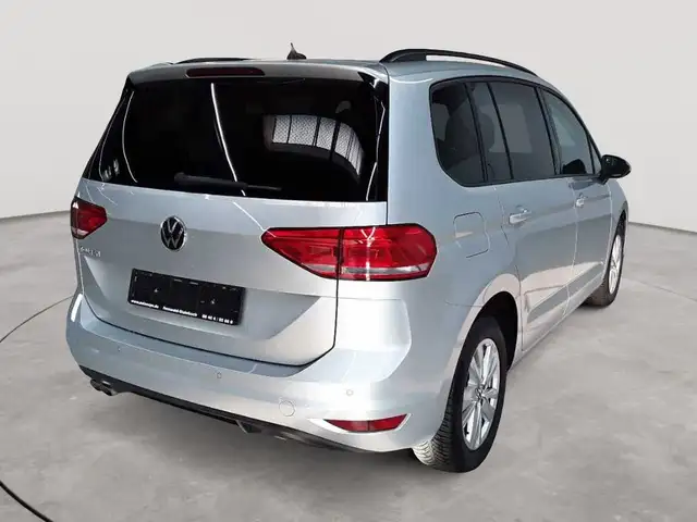 Volkswagen Touran view 4