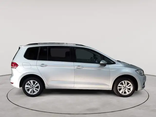 Volkswagen Touran view 3