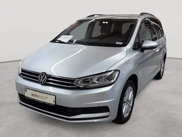 Volkswagen Touran view 2