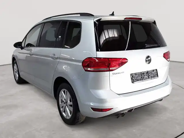 Volkswagen Touran view 5