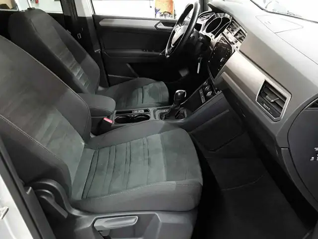Volkswagen Touran view 8