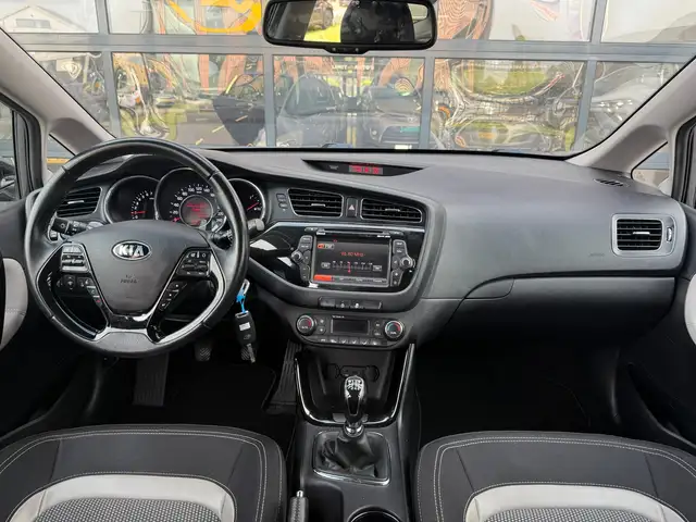 Kia Ceed view 3