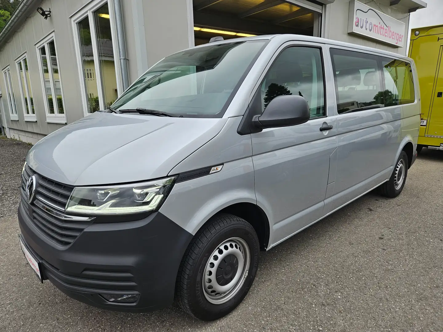 Volkswagen T6.1 Kombi LR TDI 4MOTION "LED, GRA, "Klima hinten & vorne" Silber - 1
