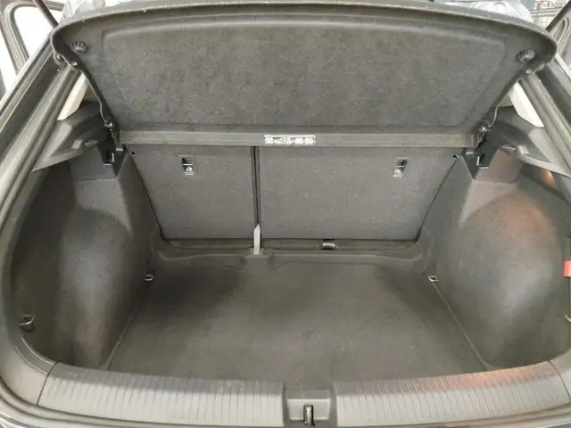 Volkswagen T-Roc view 7