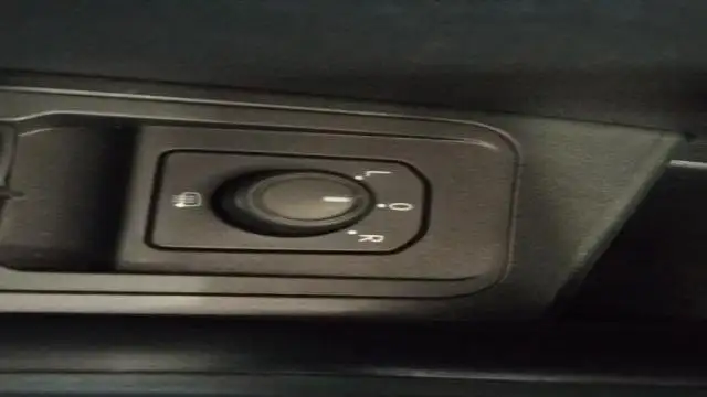 Volkswagen T-Roc view 9