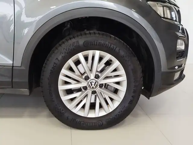 Volkswagen T-Roc view 8