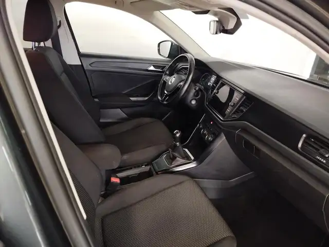 Volkswagen T-Roc view 5