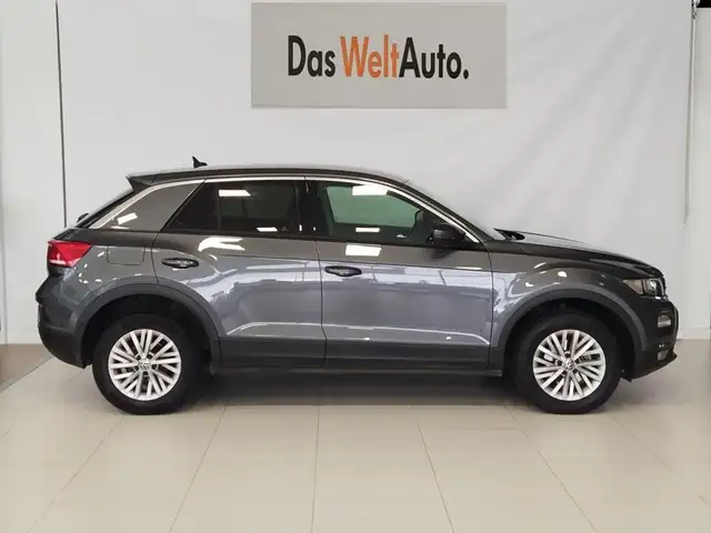 Volkswagen T-Roc view 3