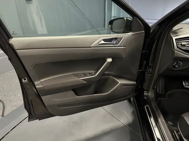Volkswagen Polo view 13